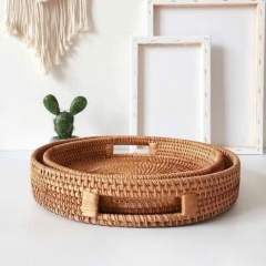 Round rattan tray with handle