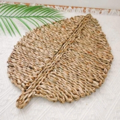 Sedge floor mats decorated with leaf shapes