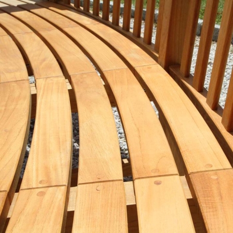 4 Seat curved bench