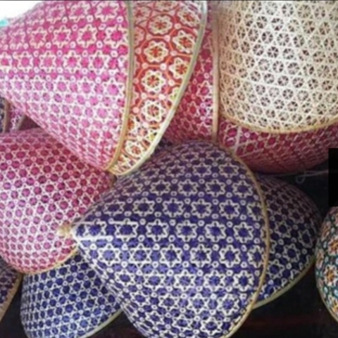 Bamboo lamp with patterned hat